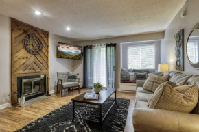 Cozy Resort-Style Gatlinburg Condo Indoor Pool!